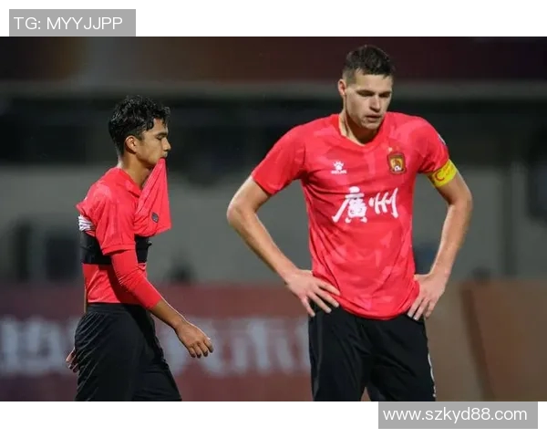 2016年重庆力帆与广州队激战回顾:精彩瞬间与赛季亮点分析